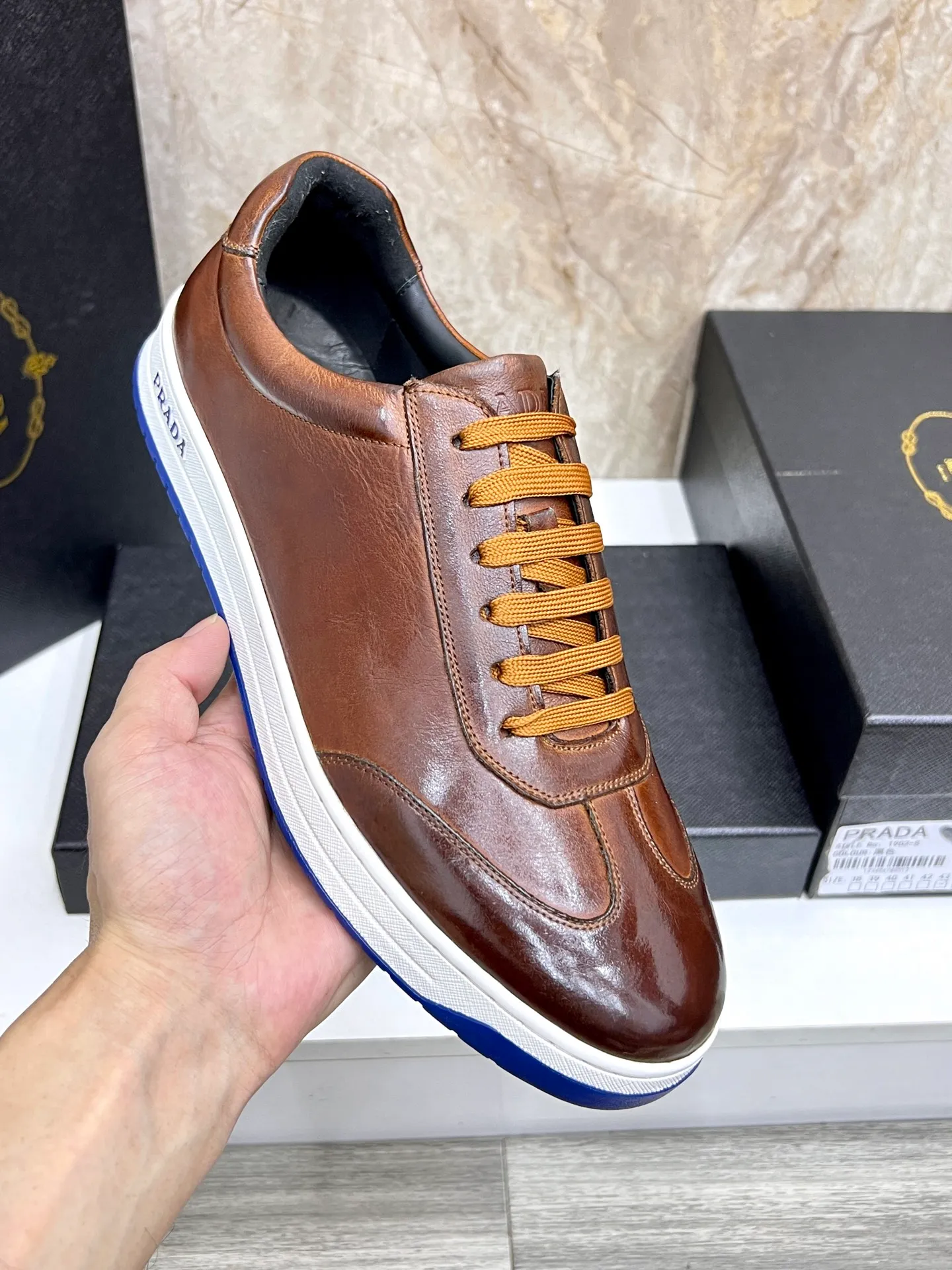 💰620 Prada classic men’s lace-up casual shoes｜Imported cowhide upper｜Layered stitching design on the upper Lightweight and breathable｜Soft and comfortable｜PRADA letters on the side｜Distinctive sporty style Showing the brand style｜Lightweight embossed rubber sole｜With cowhide foot pad lining｜Excellent foot feel Fashionable and elegant｜Size: 38-44 (customized at 45)